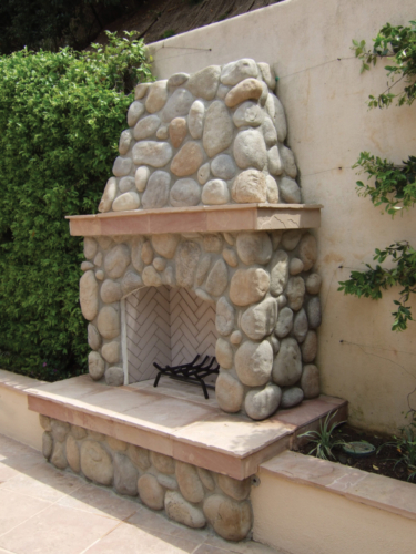 AFD_Lifestyle_Contractor-Model-Fireplace-Stone-Veneer