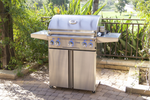 AOG_30PCL_30 L-Series Portable Grill, Lifestyle 2 (2018)